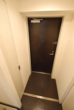 玄関　※別部屋の参考写真です。