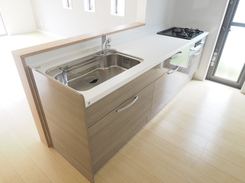 キッチン　人口大理石ワークトップ採用でお手入れが楽々☆（令和3年8月の