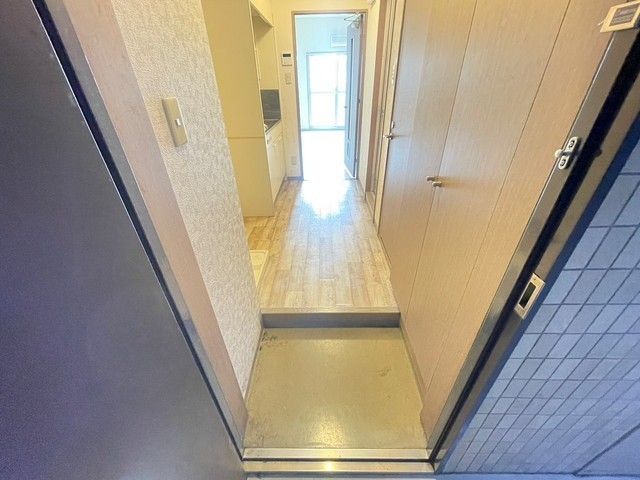 玄関　※他号室の写真です。