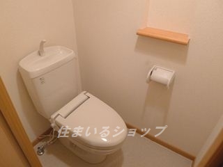 トイレ　暖房便座・収納あり