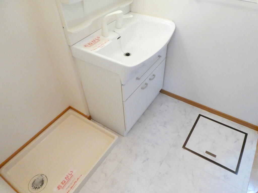 洗面設備　左右反転間取り・別部屋の写真です。