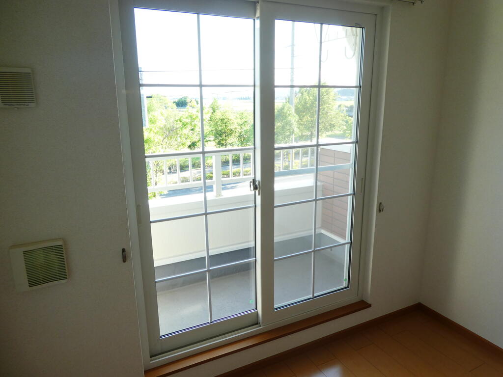 バルコニー　左右反転間取り・別部屋の写真です。