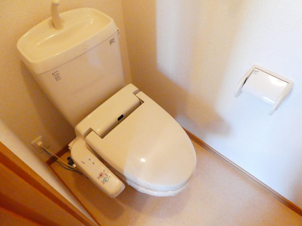 トイレ　左右反転間取り・別部屋の写真です。