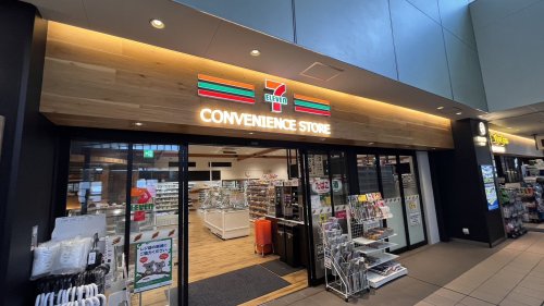 コンビニ　セブンイレブン（コンビニ）まで140m