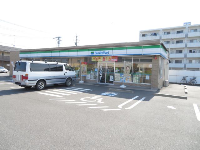コンビニ　ファミリーマート（コンビニ）まで260m