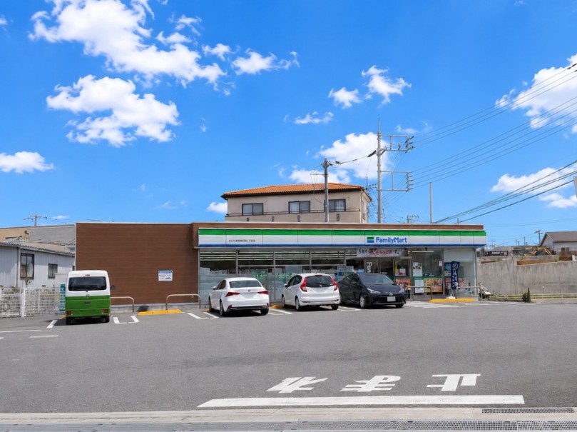 コンビニ　ファミリーマートさいたま堀の内町二丁目店（コンビニ）まで331m