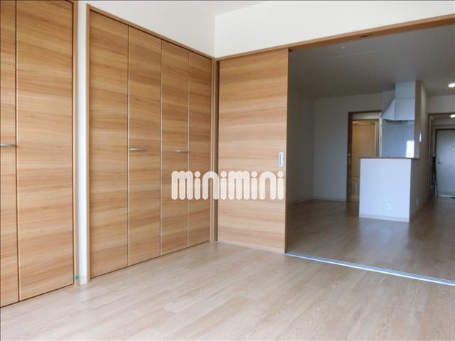 居室・リビング　南向きの日当たりの良いお部屋です