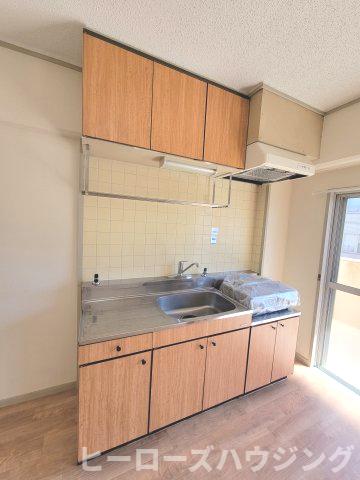 キッチン　※同タイプの写真となり、実際のお部屋とは異なる場合があります
