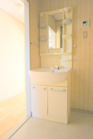 洗面設備　※同タイプの写真となり、実際のお部屋とは異なる場合があります