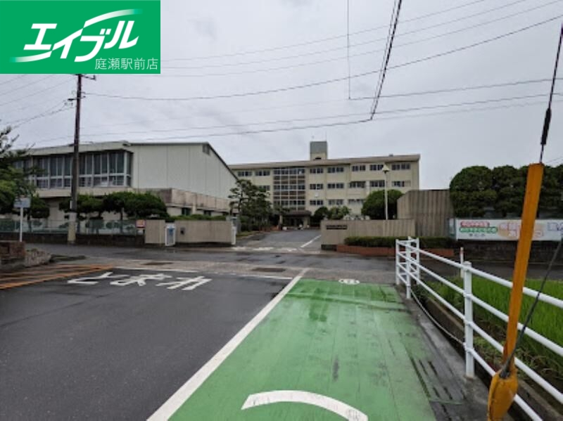 小学校　岡山市立中山小学校（小学校）まで1425m