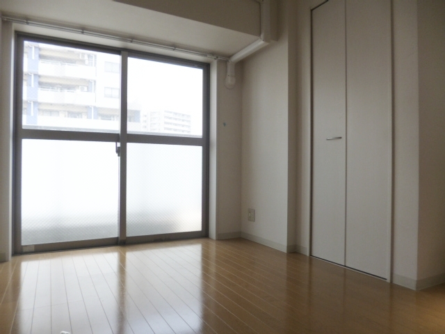 居室・リビング　2面採光の明るいお部屋！