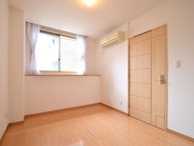 その他部屋・スペース　広くて明るい寝室