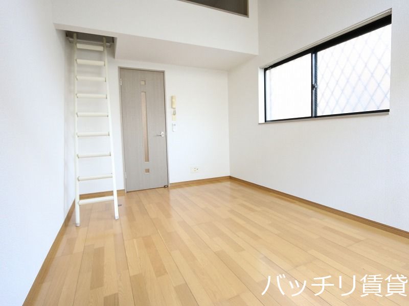 居室・リビング　別号室タイプの為、現状を優先致します。