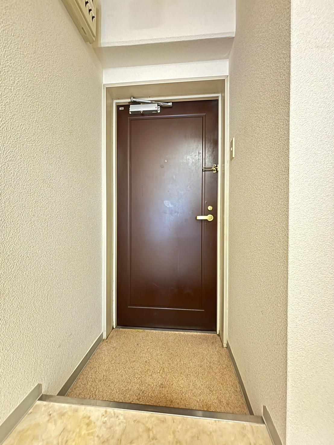 YKハイツ旭が丘の玄関写真