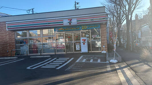 コンビニ　セブンイレブン世田谷北烏山3丁目店（コンビニ）まで200m