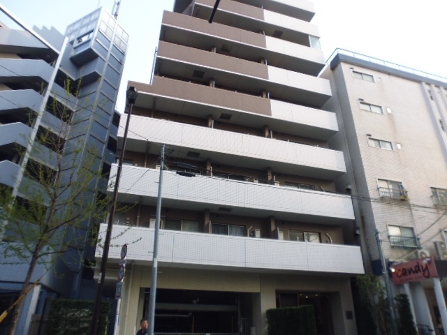 建物外観　鉄筋コンクリート造のがっちりとした建物。