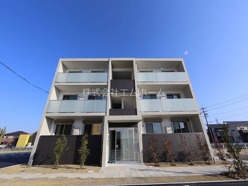 建物外観　外観　ペアガラス　敷地内平面駐車場あり　防犯カメラ