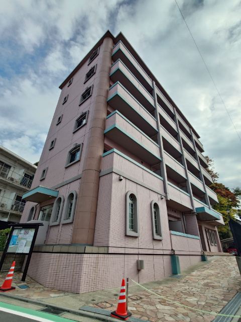 建物外観　安心の免震構造♪