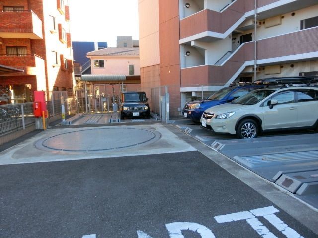 駐車場　敷地内駐車場