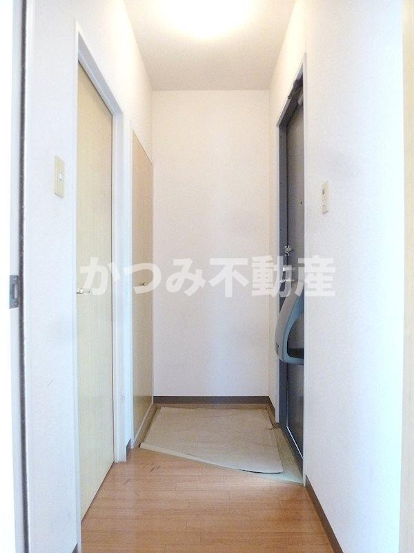 玄関　※同物件他号室参考写真