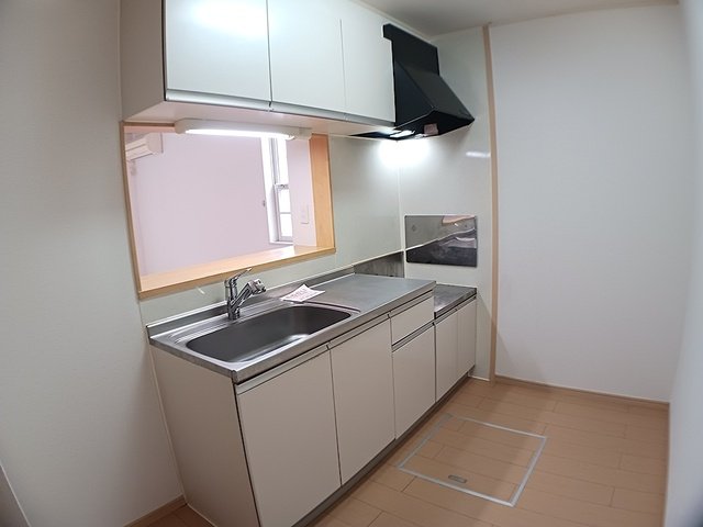 キッチン　コンパクトなキッチンで掃除もラクラク