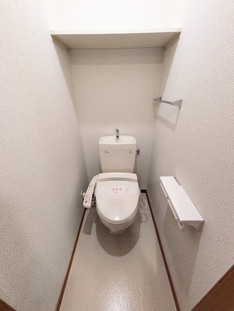 トイレ　★★トイレは嬉しい洗浄機能付き便座です♪★★