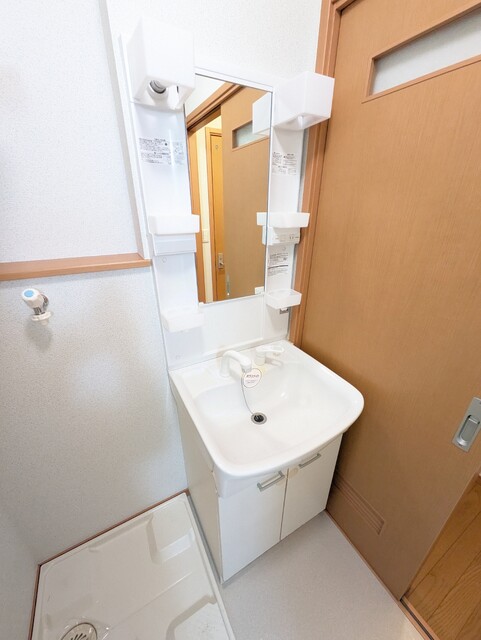洗面設備　★★洗面所には身支度に便利な洗面化粧台があります♪★★