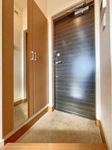 玄関　同物件、他のお部屋の写真です。