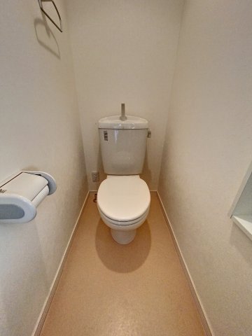 トイレ　同物件、他のお部屋の写真です。