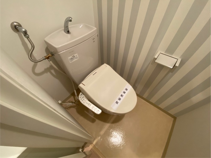トイレ　ウォシュレット機能がついたトイレ。安心して使用できますね。