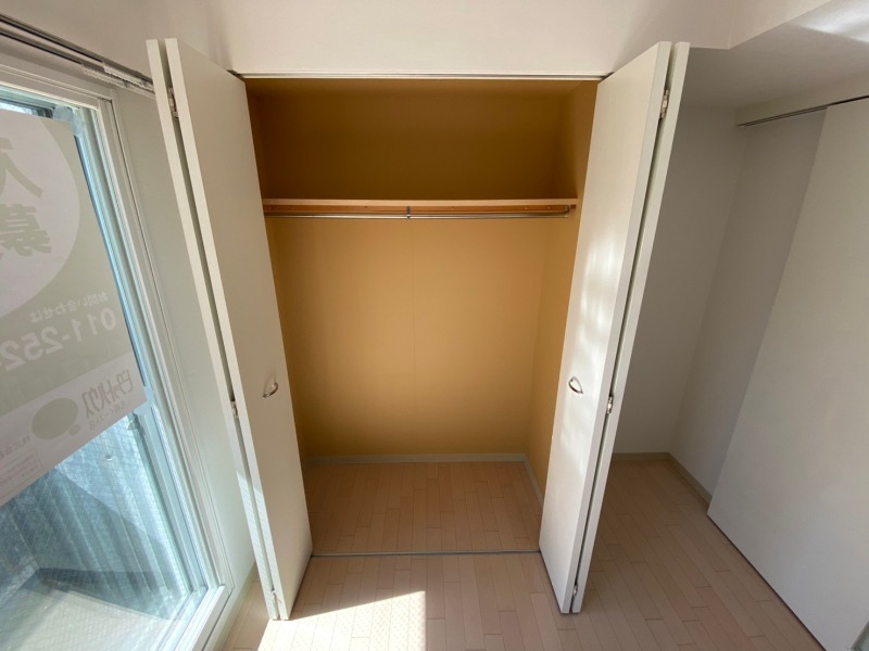 収納　寝室の収納です。部屋がすっきり片付きます。