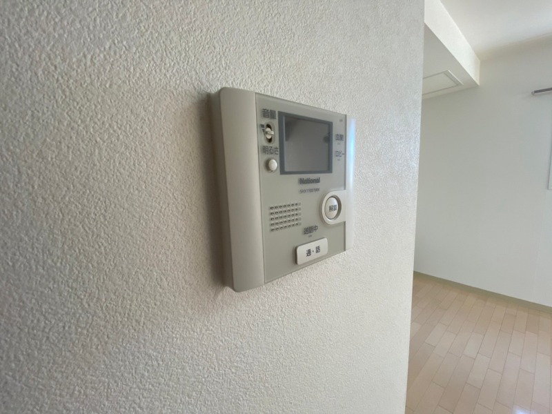 セキュリティ　ＴＶモニター付インターホンです。来客者の顔が見えるので安心！