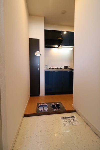 玄関　玄関は室内が見えない配置で、シューズボックスがついています。