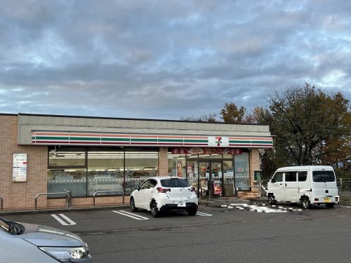 コンビニ　セブンイレブン 上越子安店（コンビニ）まで333m
