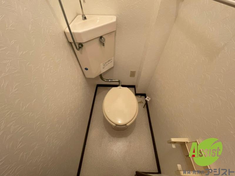 トイレ　こちらはトイレです。清潔感があり、安心して使用できます。
