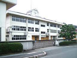 小学校　鏡野町立大野小学校（小学校）まで626m