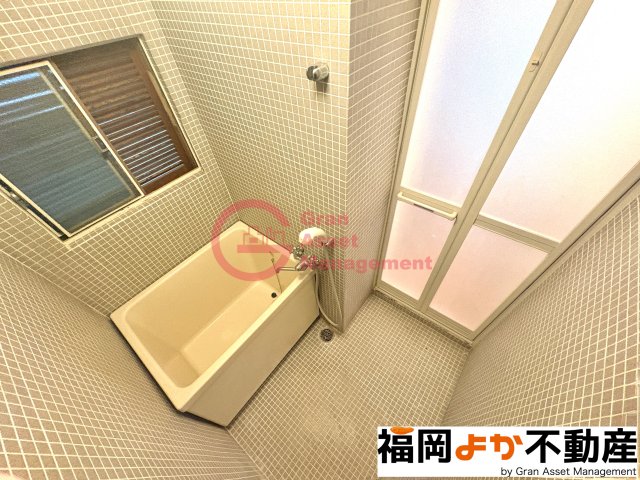 バス・シャワールーム　【福岡よか不動産】落ち着いた空間のお風呂です