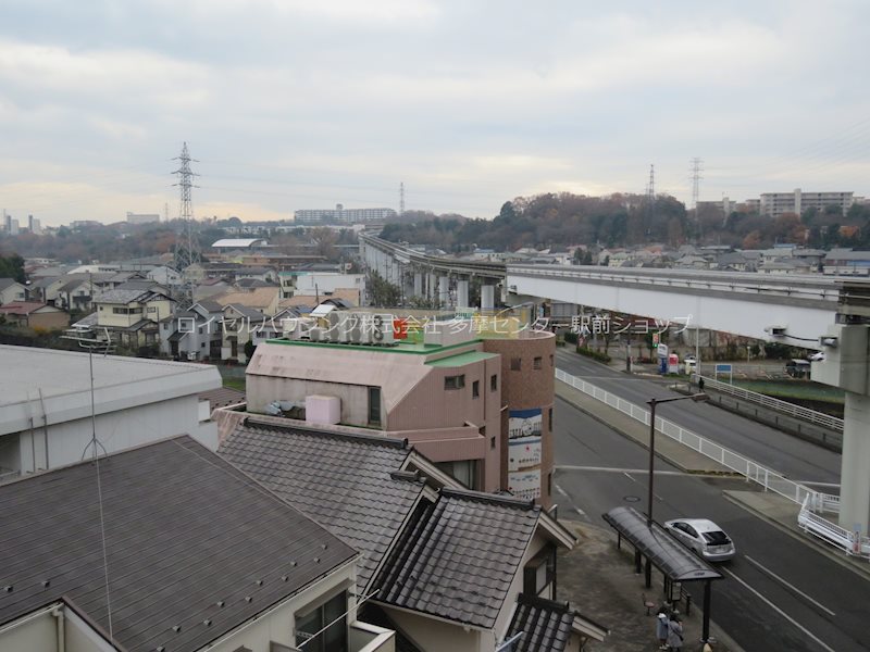 眺望　バルコニーからの眺望は南向き５階で陽当り眺望ともに良好です♪