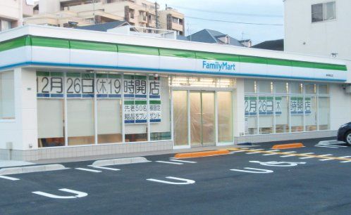 コンビニ　ファミリーマート豊中岡町北店（コンビニ）まで430m