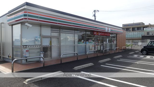 コンビニ　セブンイレブン（コンビニ）まで587m