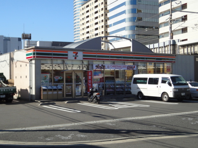 コンビニ　セブンイレブン 新横浜駅東店（コンビニ）まで615m