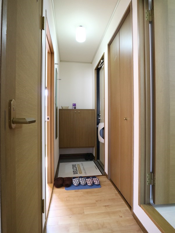 玄関　※他号室のお写真です。