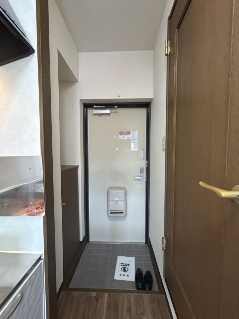 玄関　※写真は４０５号室です