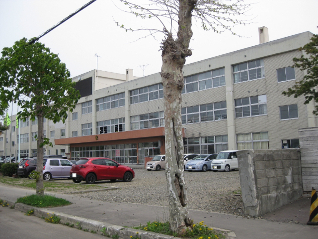 中学校　滝川市立明苑中学校（中学校）まで1146m