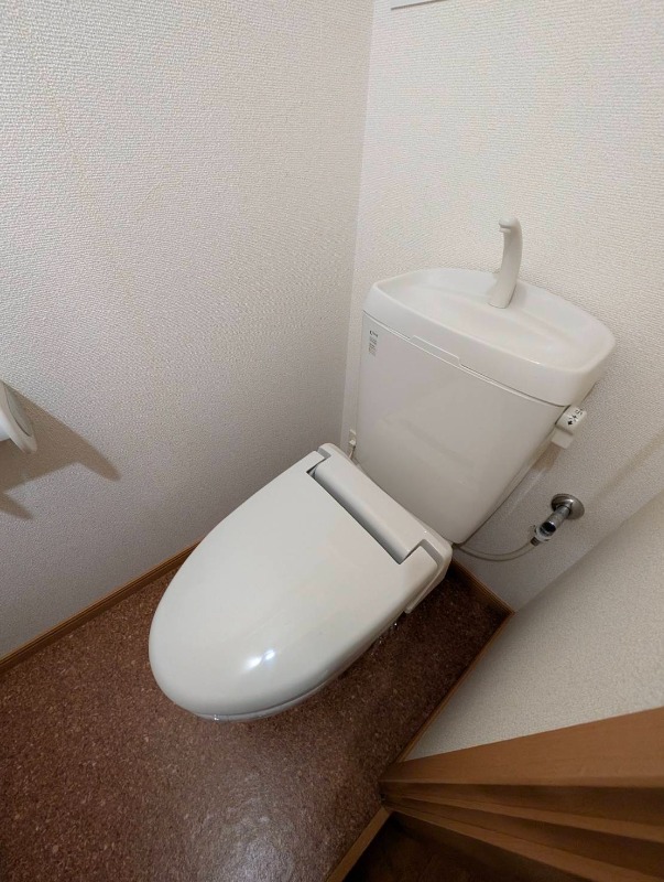 トイレ　他号室の写真になります。
