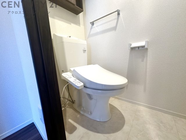 トイレ　温水洗浄便座付きのトイレです♪