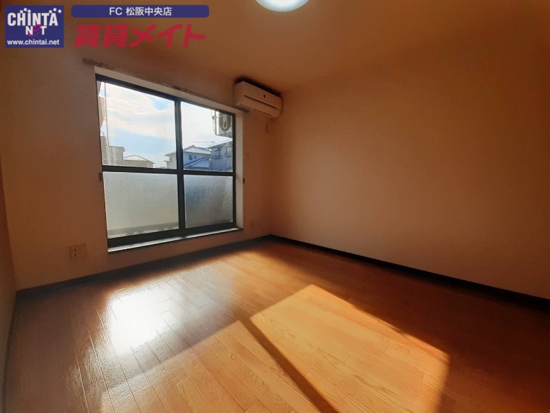 居室・リビング　別部屋反転写真