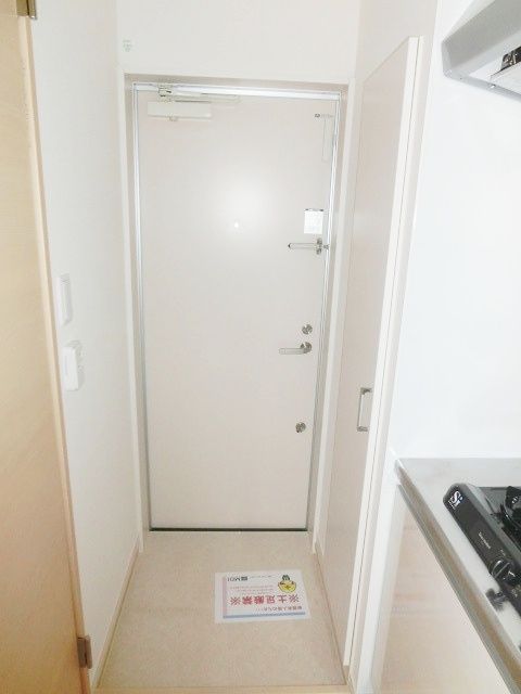 玄関　玄関は収納あります