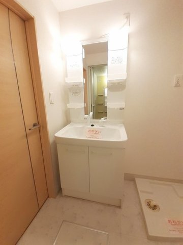 洗面設備　コンパクトで使いやすい洗面所