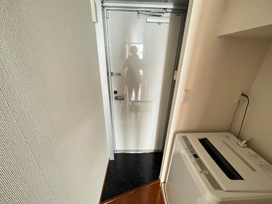 玄関　※別号室のお写真です。